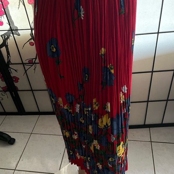 Floral Pleated Red Skirt - Picture 1 of 3